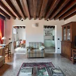 Ca' Coriandolo Apartment *